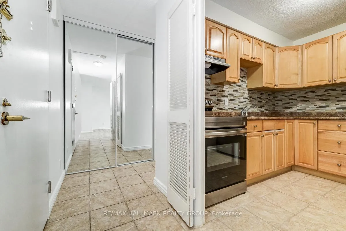 Photo 5 of Unit 812, 515 St Laurent Boulevard, Ottawa, Viscount Alexander Park — HOMEH