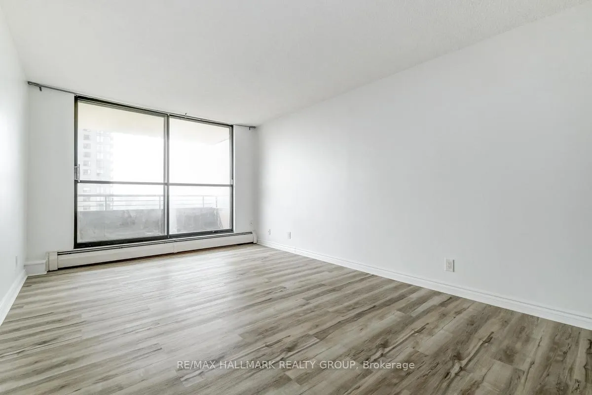 Photo 9 of Unit 812, 515 St Laurent Boulevard, Ottawa, Viscount Alexander Park — HOMEH