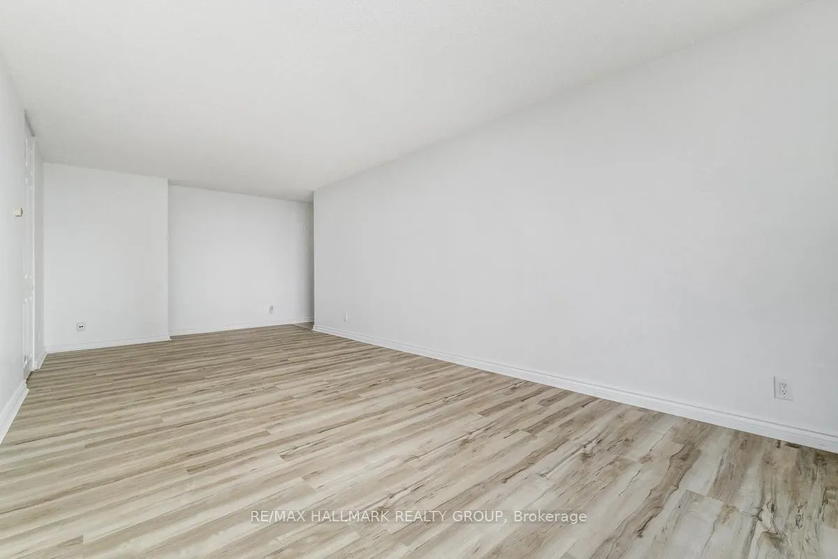 Photo 11 of Unit 812, 515 St Laurent Boulevard, Ottawa, Viscount Alexander Park — HOMEH