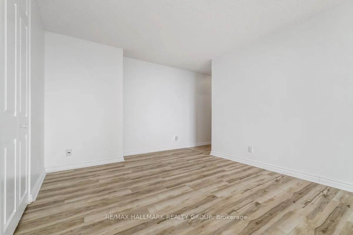 Photo 12 of Unit 812, 515 St Laurent Boulevard, Ottawa, Viscount Alexander Park — HOMEH