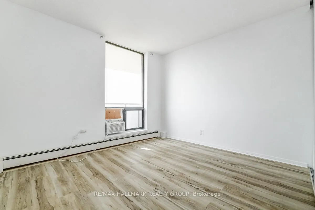 Photo 16 of Unit 812, 515 St Laurent Boulevard, Ottawa, Viscount Alexander Park — HOMEH