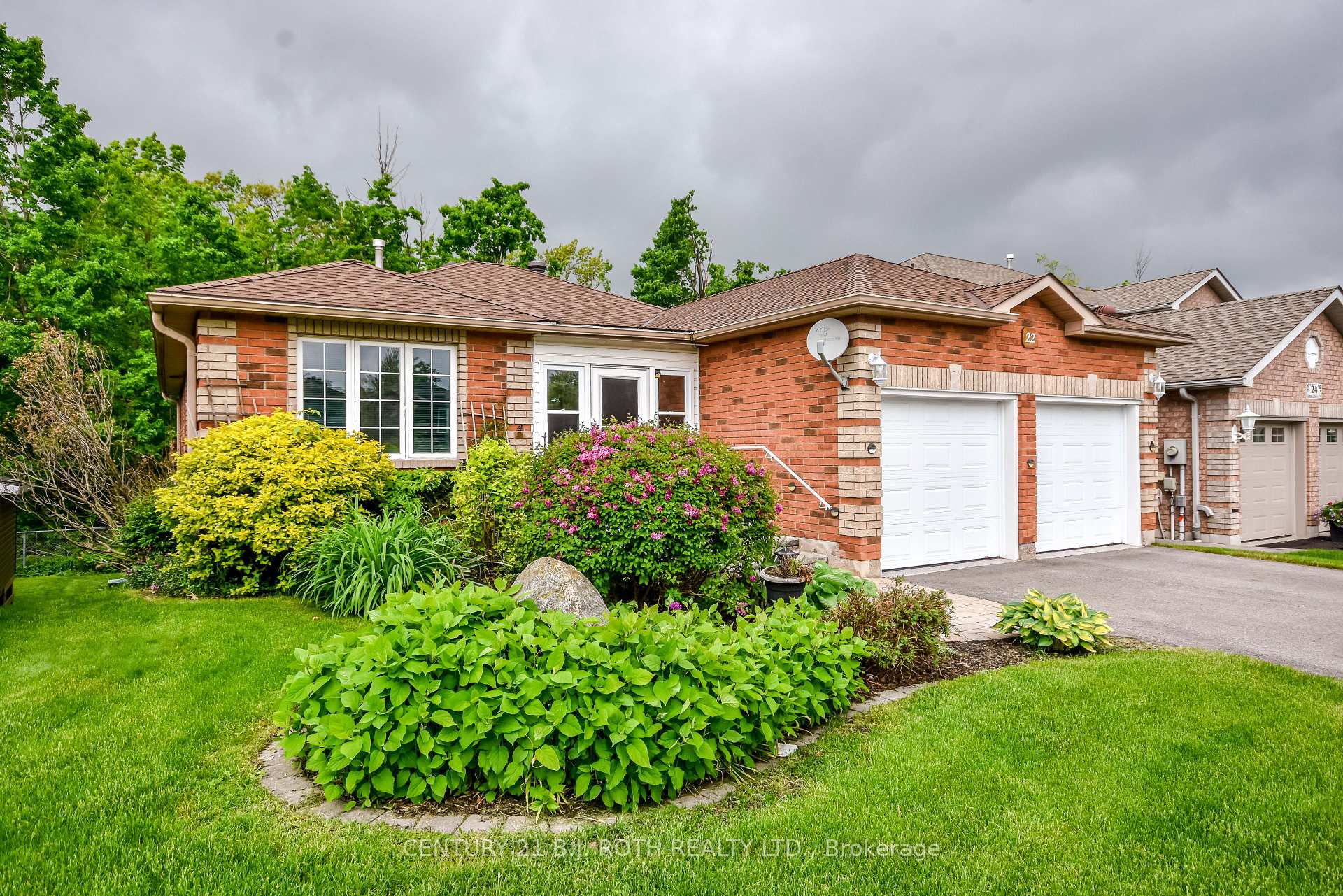 Photo 2 of 22 Osprey Ridge Road, Barrie, Little Lake — HOMEH