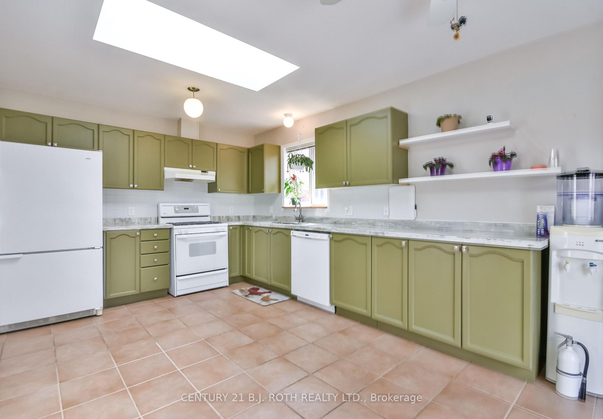Photo 10 of 22 Osprey Ridge Road, Barrie, Little Lake — HOMEH
