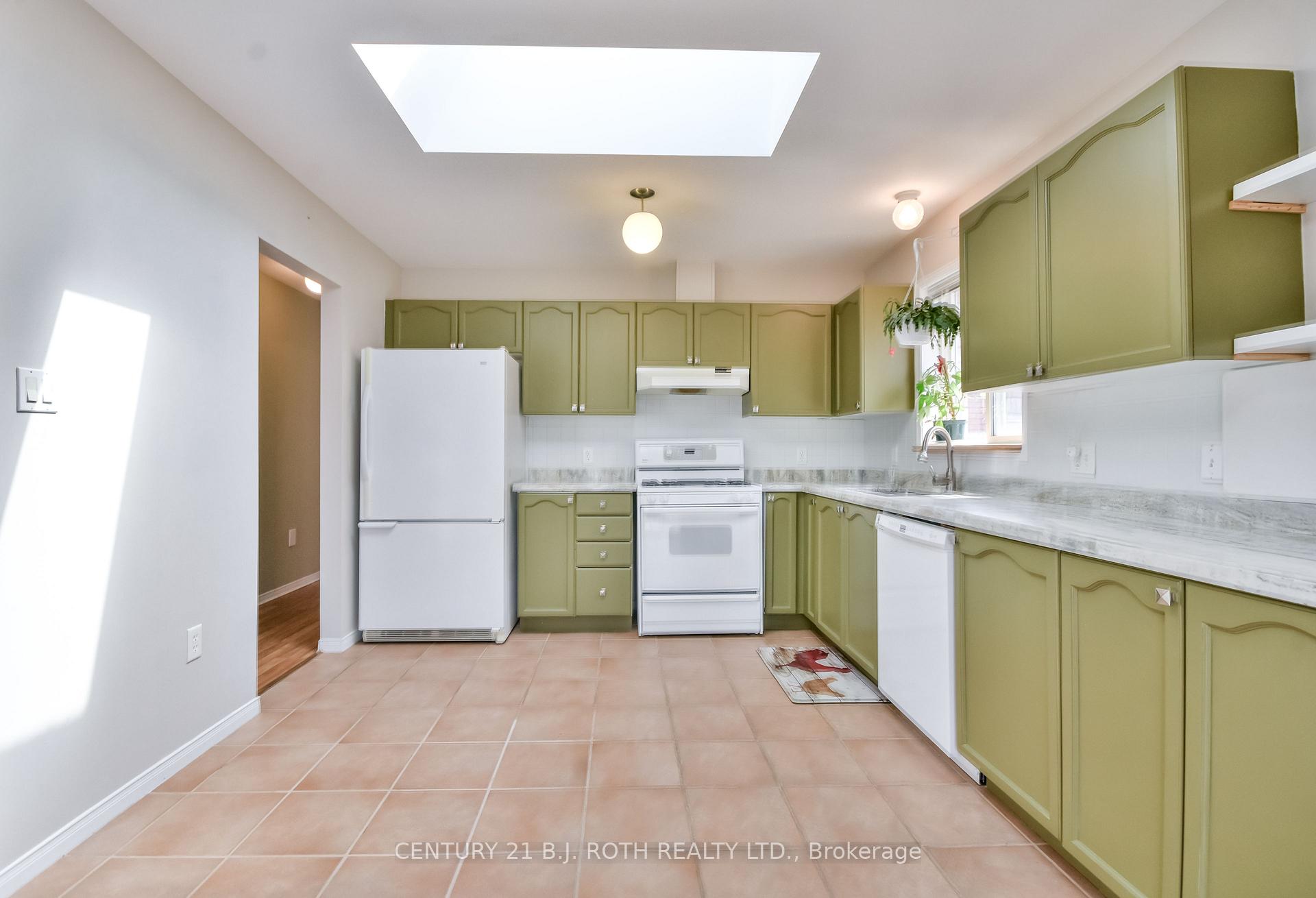 Photo 11 of 22 Osprey Ridge Road, Barrie, Little Lake — HOMEH