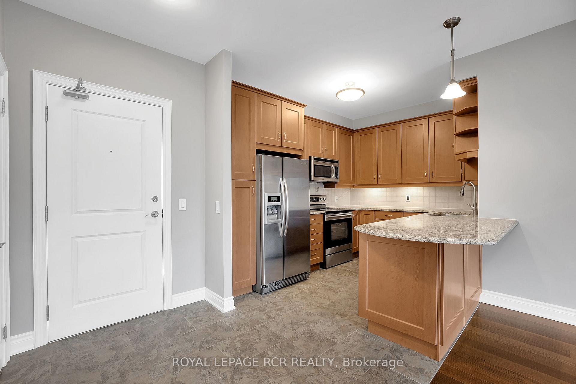 Photo 4 of Unit 402, 60 Ann Street, Caledon, Bolton West — HOMEH