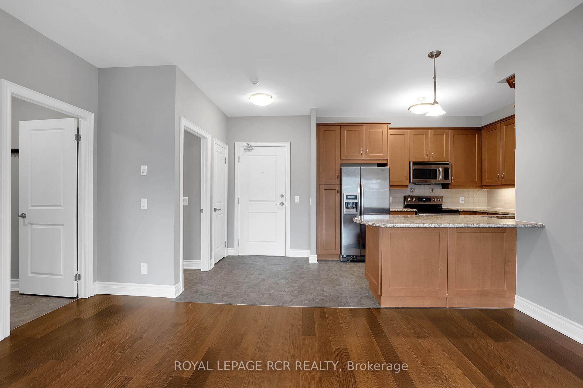 Photo 6 of Unit 402, 60 Ann Street, Caledon, Bolton West — HOMEH