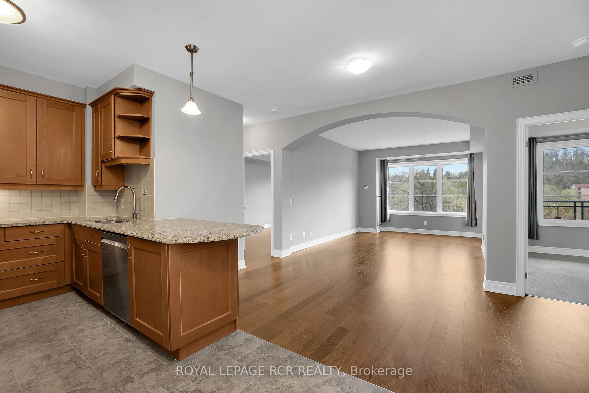 Photo 11 of Unit 402, 60 Ann Street, Caledon, Bolton West — HOMEH