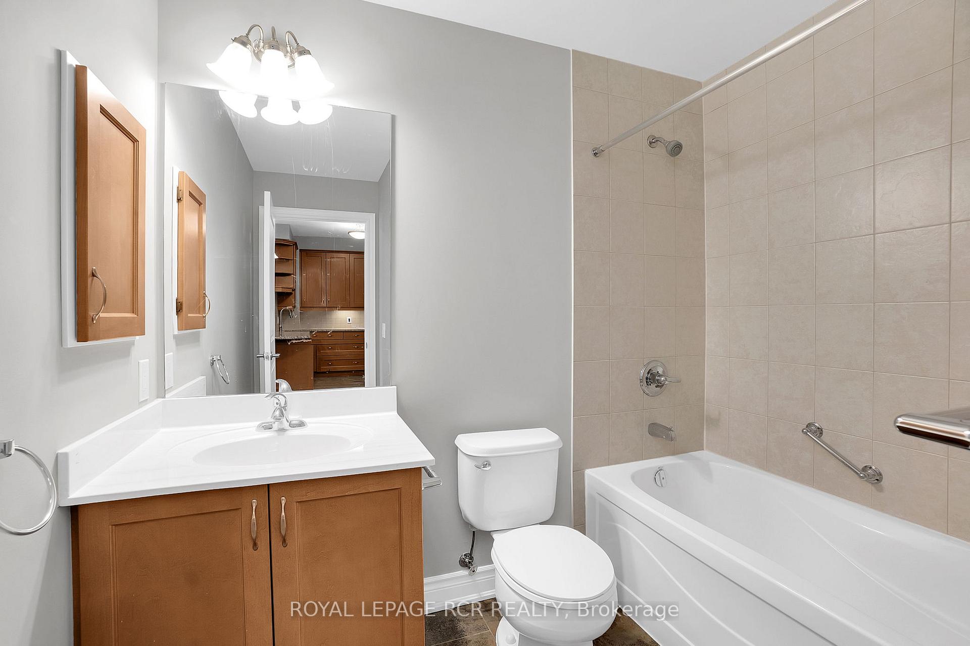 Photo 16 of Unit 402, 60 Ann Street, Caledon, Bolton West — HOMEH