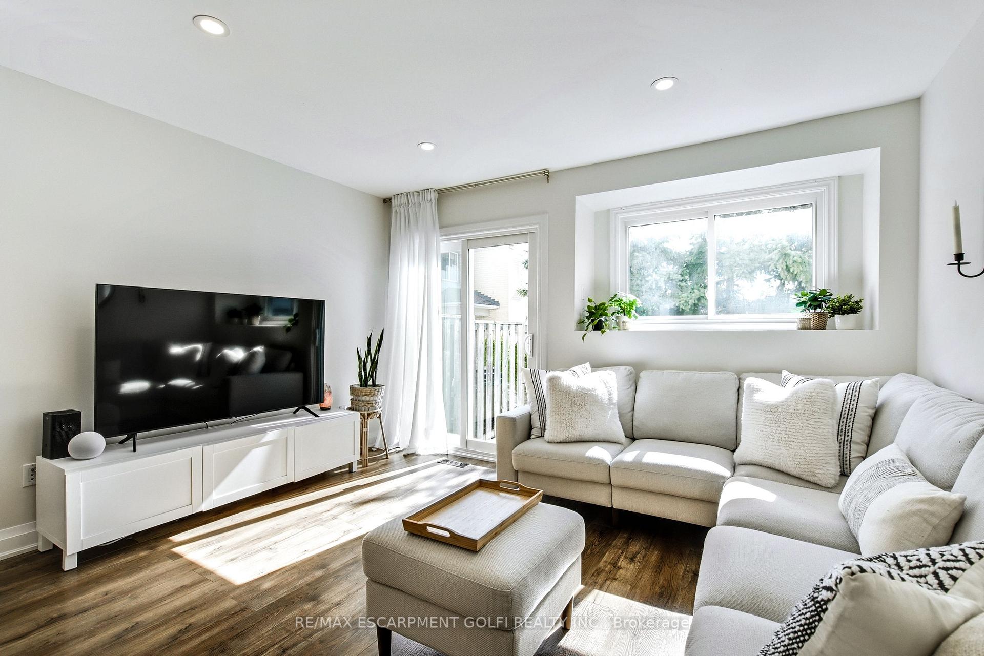 Photo 5 of Unit 10, 2920 Headon Forest Drive, Burlington, Headon — HOMEH