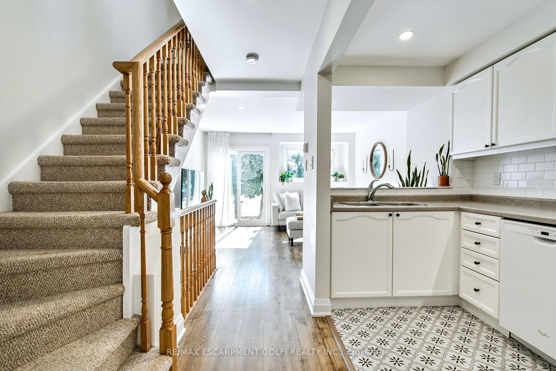 Photo 7 of Unit 10, 2920 Headon Forest Drive, Burlington, Headon — HOMEH