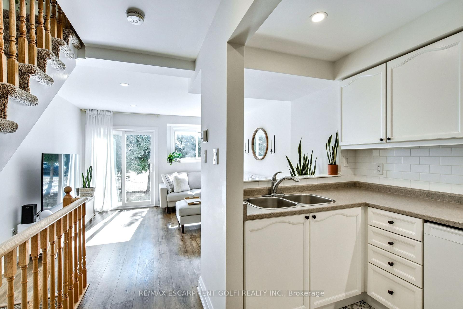 Photo 10 of Unit 10, 2920 Headon Forest Drive, Burlington, Headon — HOMEH