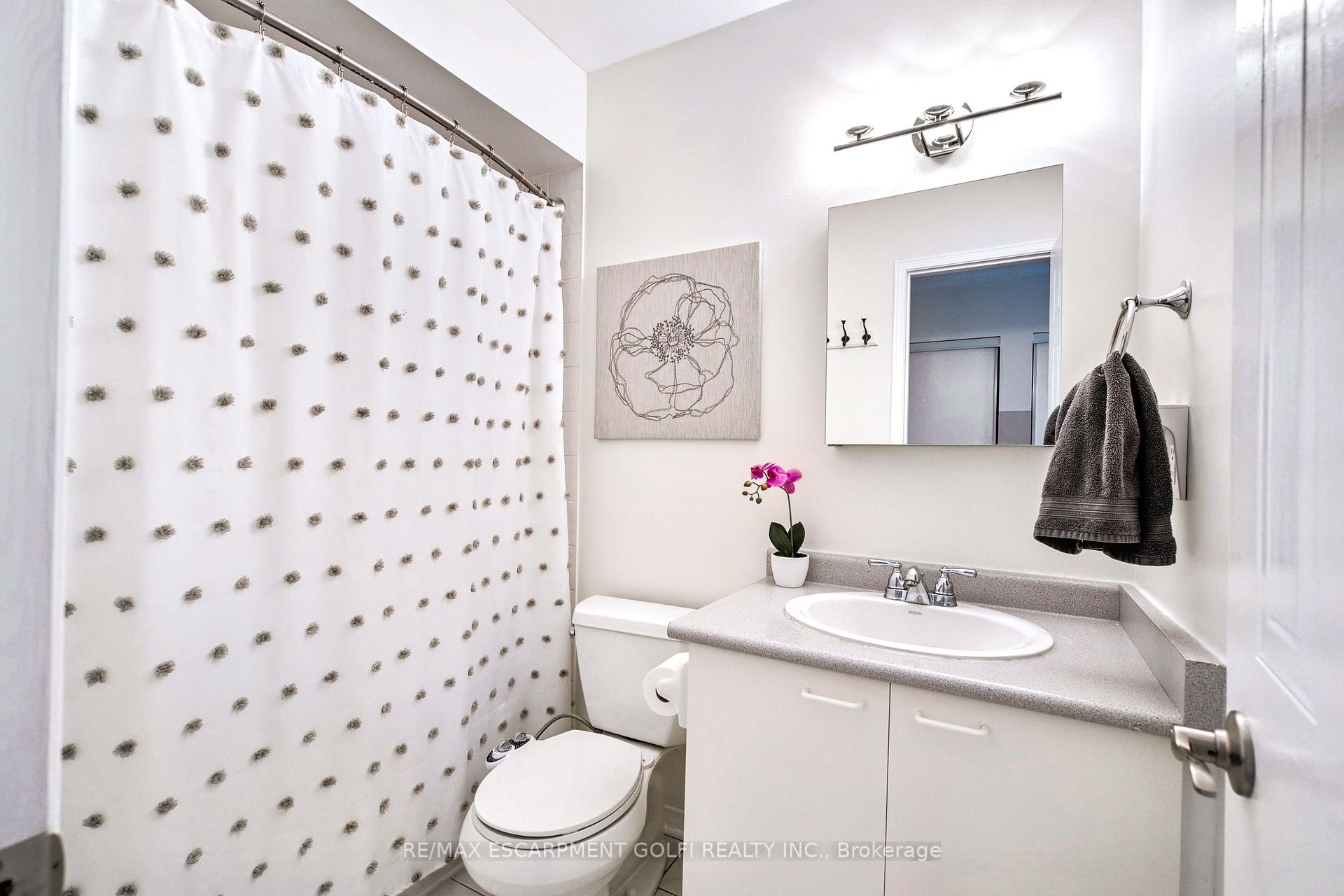 Photo 16 of Unit 10, 2920 Headon Forest Drive, Burlington, Headon — HOMEH