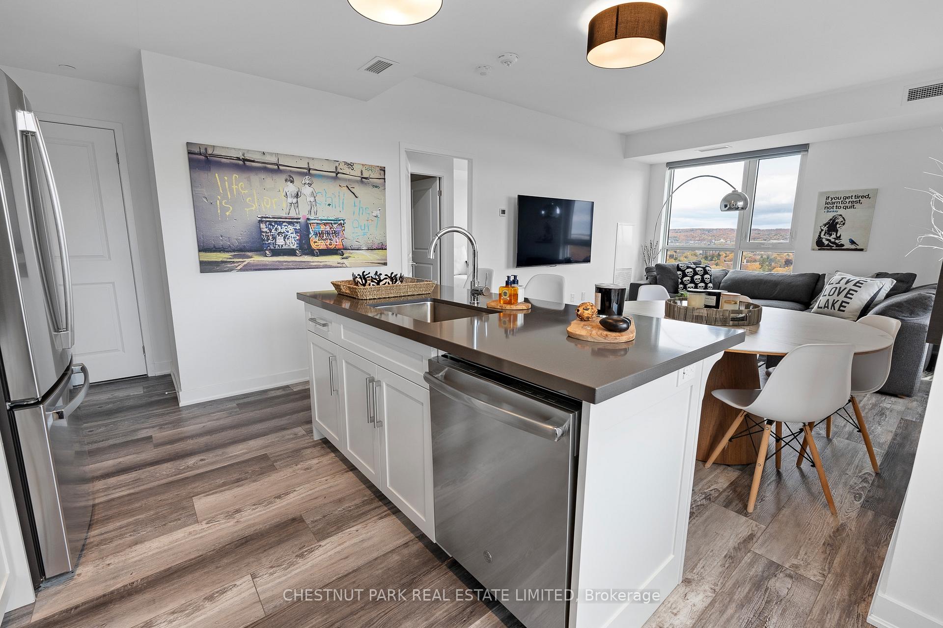 Photo 5 of Unit 1502, 2007 James Street, Burlington, Brant — HOMEH