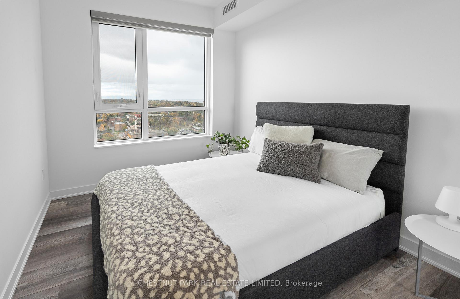 Photo 10 of Unit 1502, 2007 James Street, Burlington, Brant — HOMEH