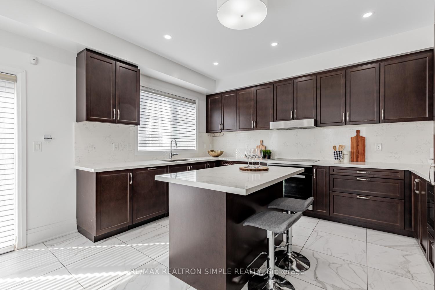 Photo 18 of 16 American Elm Way, Markham, Unionville — HOMEH