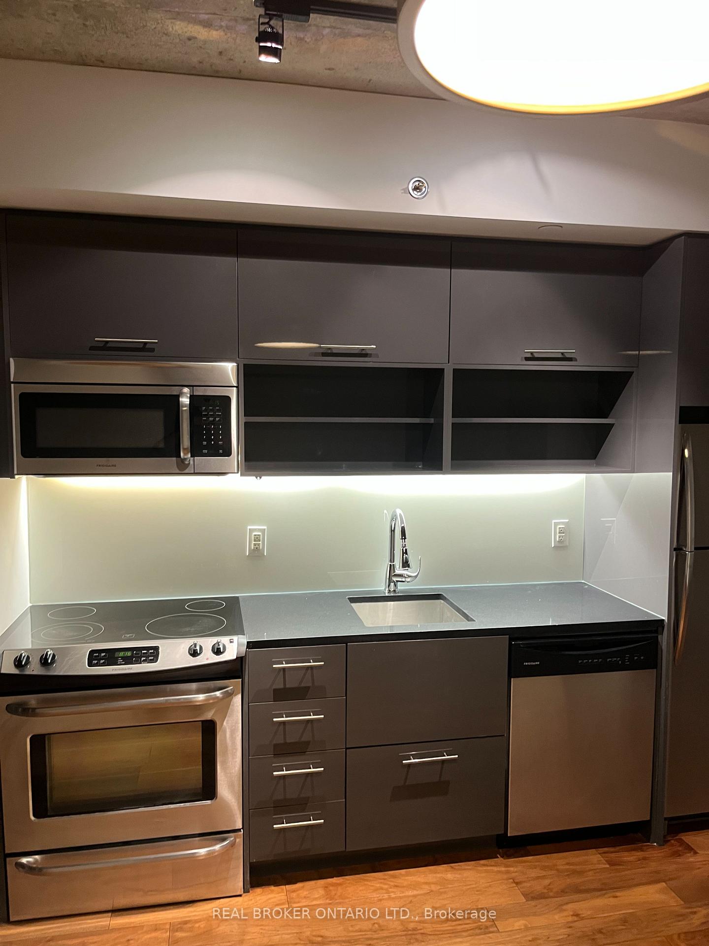 Photo 4 of Unit 915, 32 Trolley Crescent, Toronto, Moss Park — HOMEH
