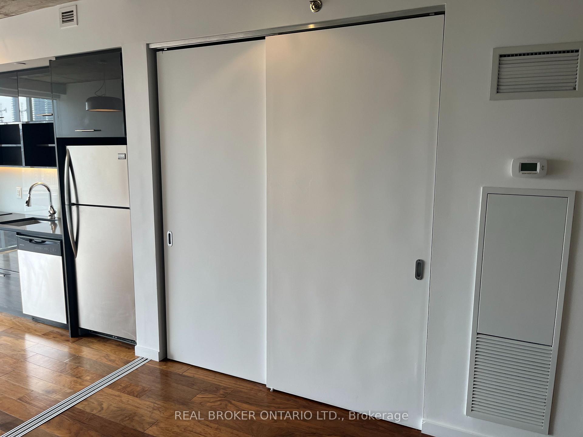 Photo 5 of Unit 915, 32 Trolley Crescent, Toronto, Moss Park — HOMEH