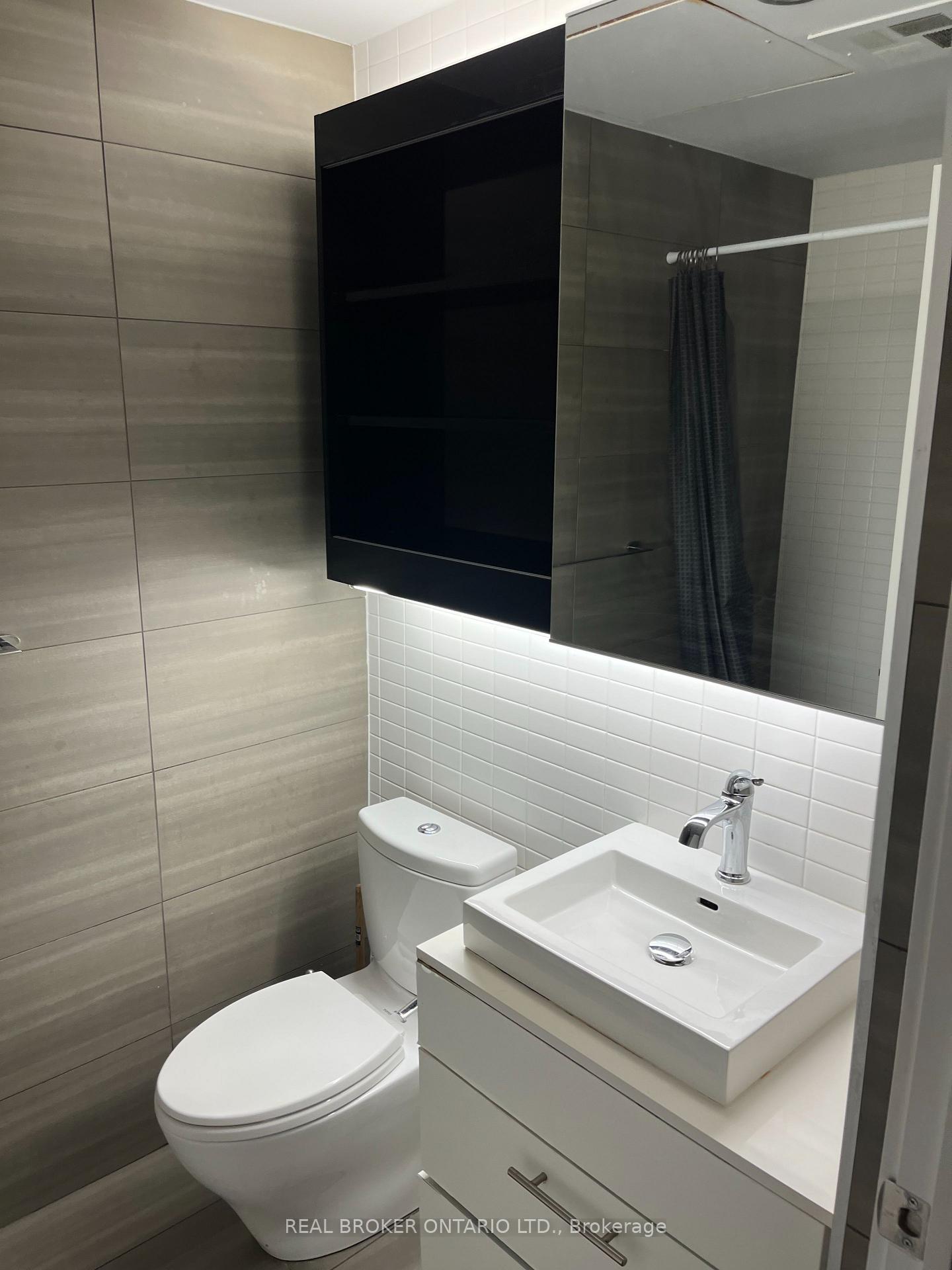 Photo 10 of Unit 915, 32 Trolley Crescent, Toronto, Moss Park — HOMEH