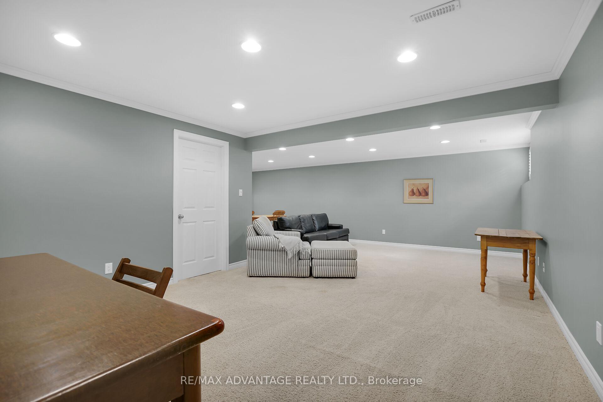 Photo 32 of Unit 42, 1502 Warbler Woods Walk, London, South B — HOMEH