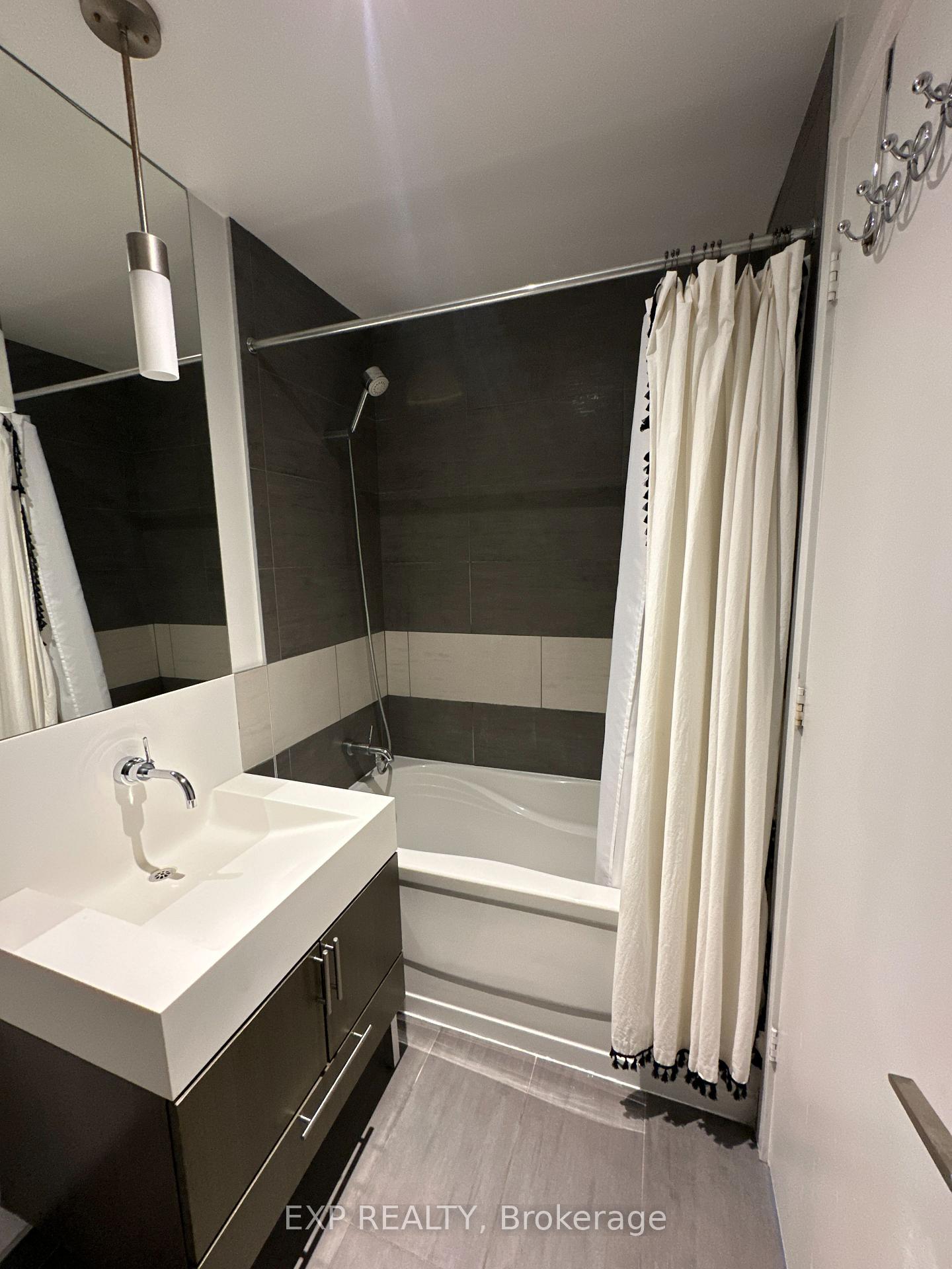 Photo 14 of Unit 3905, 110 Charles Street E, Toronto, Church-Yonge Corridor — HOMEH