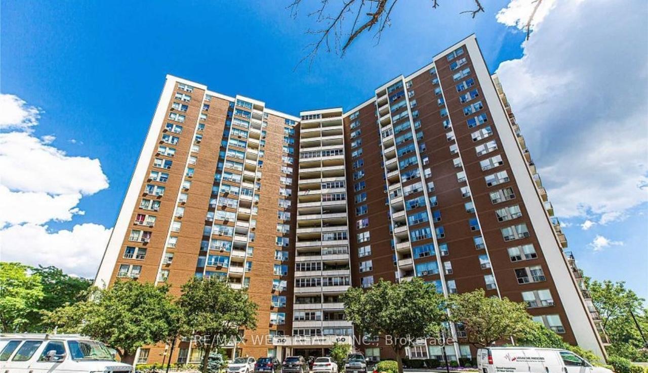 Front of Unit 812, 60 Pavane Linkway