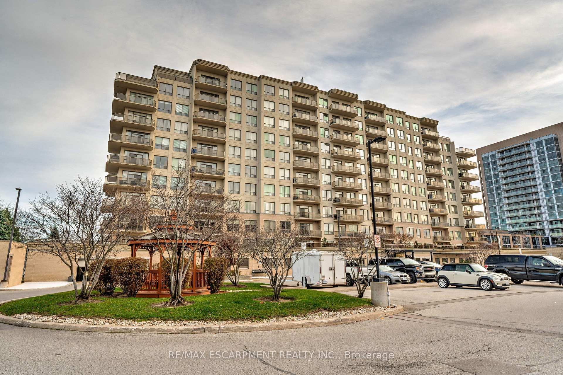 Photo 2 of Unit 904, 1998 Ironstone Drive, Burlington, Uptown — HOMEH