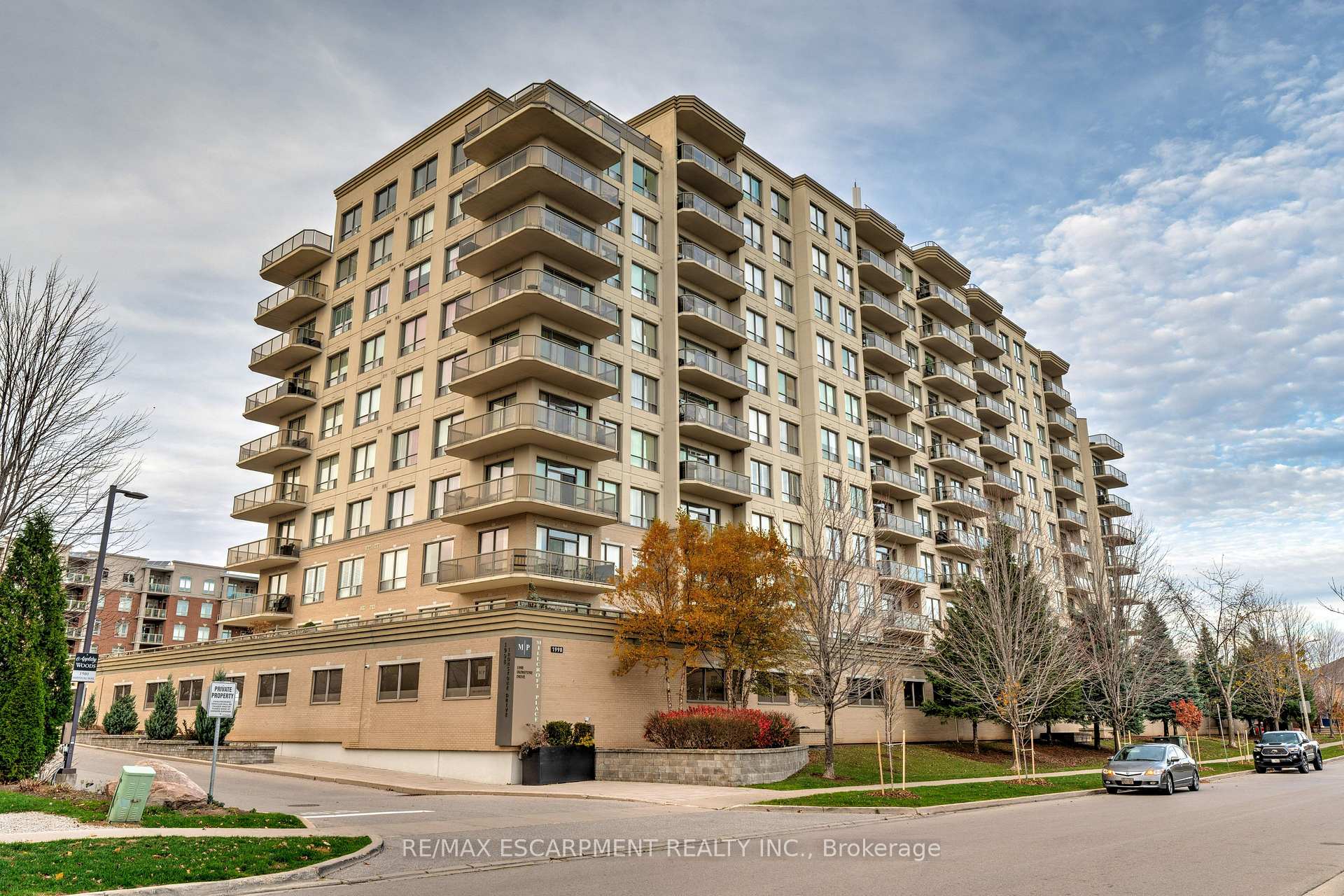 Photo 4 of Unit 904, 1998 Ironstone Drive, Burlington, Uptown — HOMEH