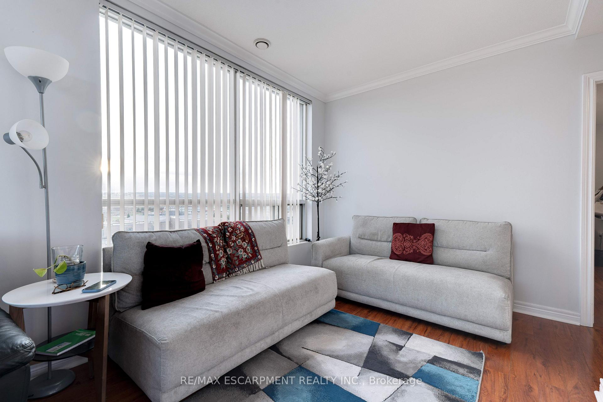 Photo 13 of Unit 904, 1998 Ironstone Drive, Burlington, Uptown — HOMEH
