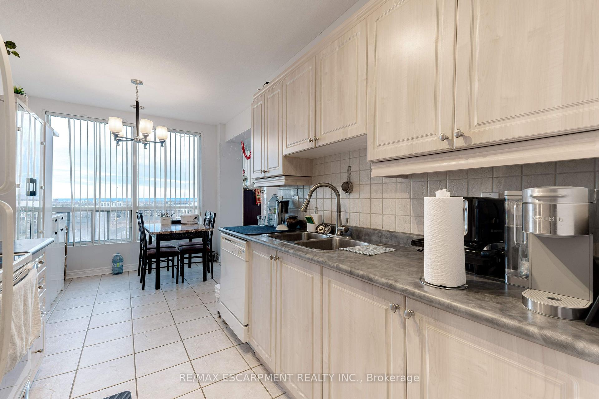 Photo 15 of Unit 904, 1998 Ironstone Drive, Burlington, Uptown — HOMEH