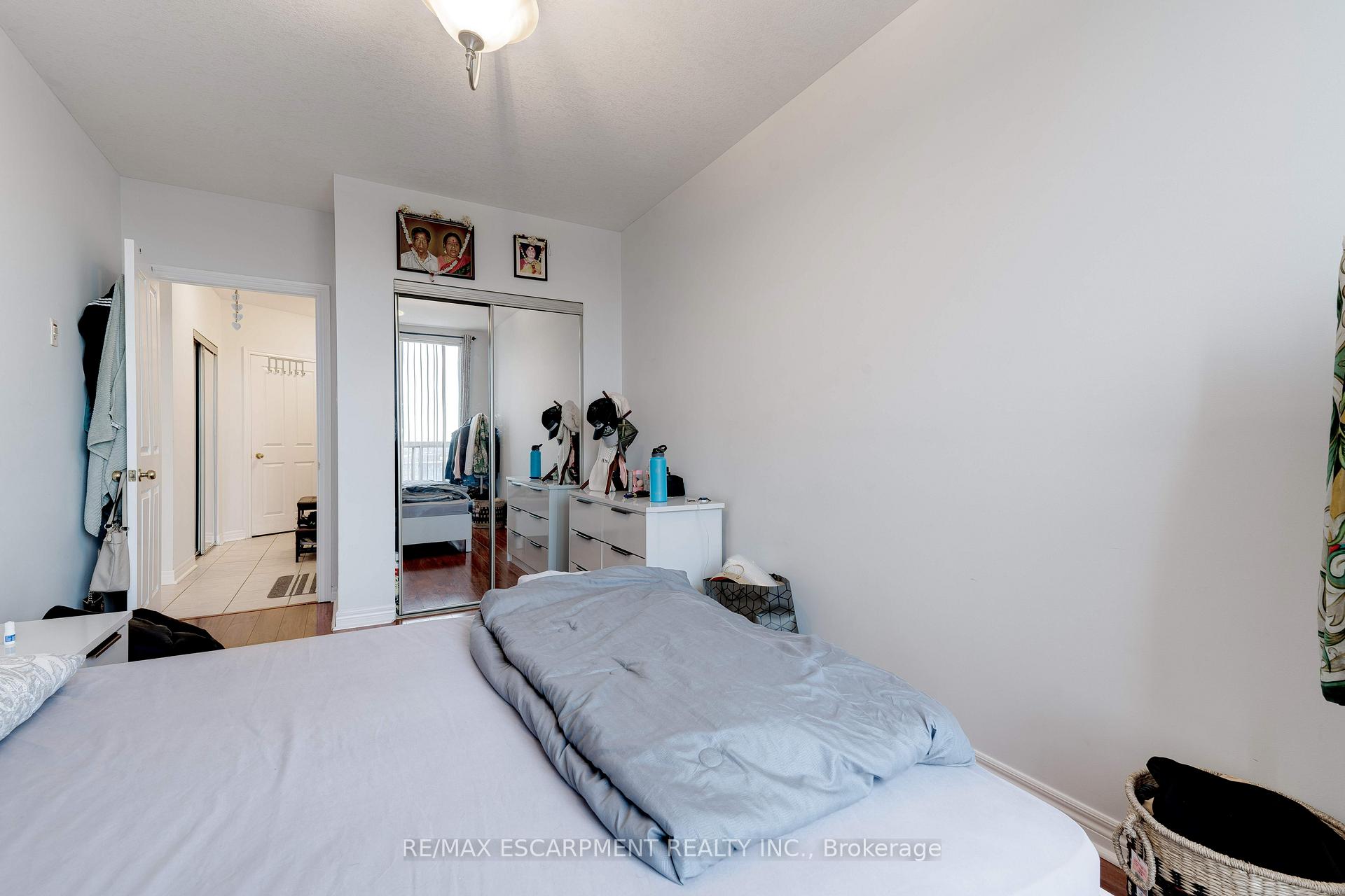 Photo 23 of Unit 904, 1998 Ironstone Drive, Burlington, Uptown — HOMEH