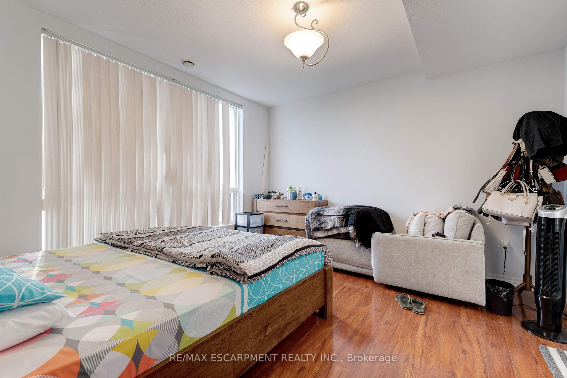 Photo 26 of Unit 904, 1998 Ironstone Drive, Burlington, Uptown — HOMEH