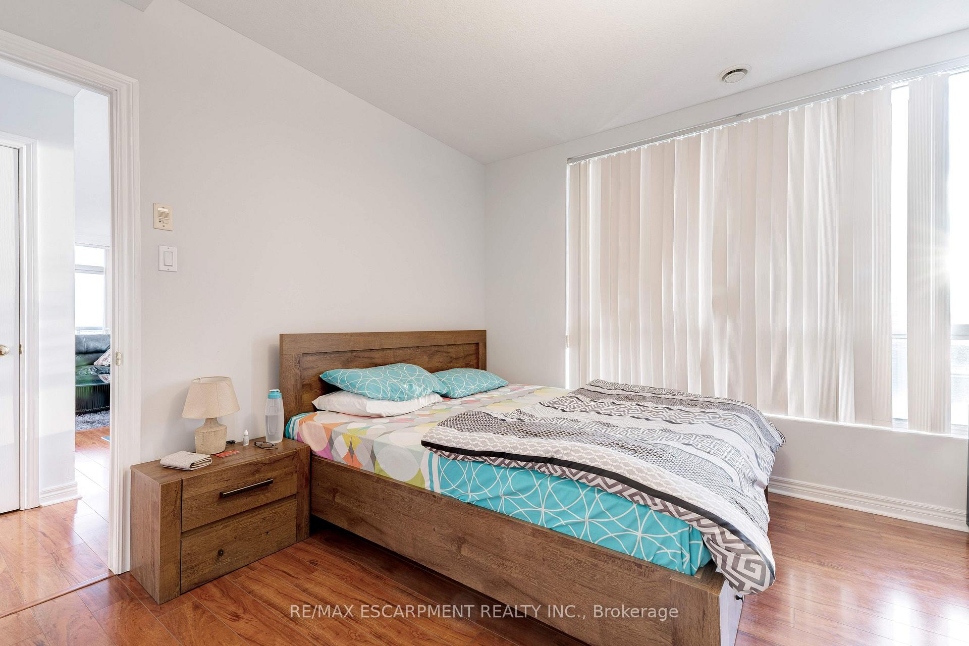 Photo 27 of Unit 904, 1998 Ironstone Drive, Burlington, Uptown — HOMEH