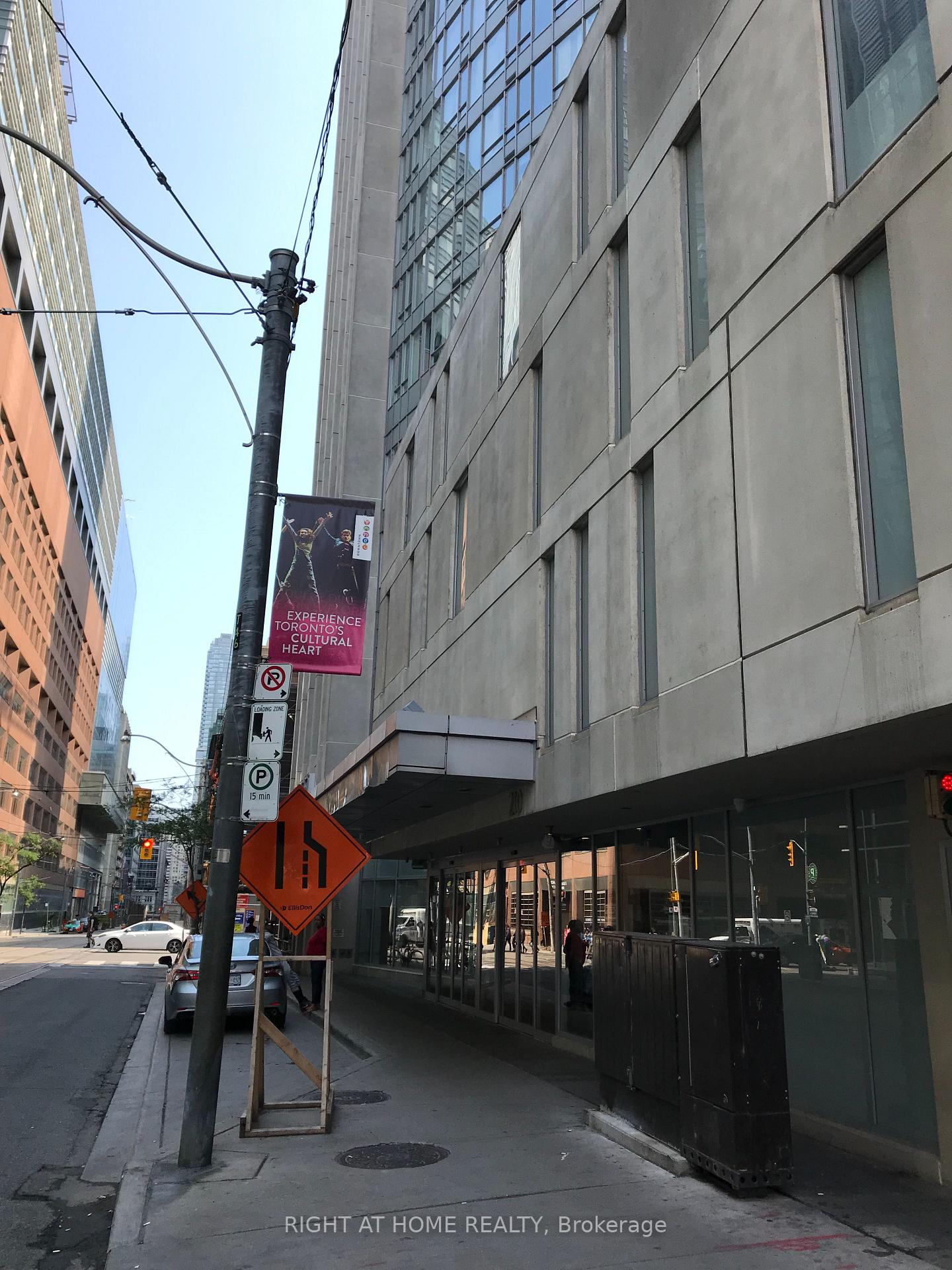 Photo 5 of Unit 914, 210 Victoria Street, Toronto, Church-Yonge Corridor — HOMEH