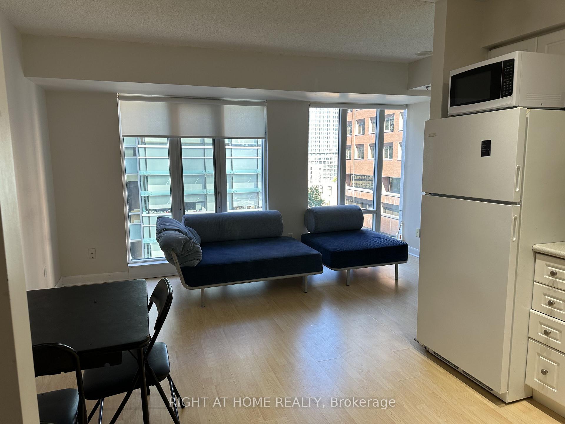 Photo 6 of Unit 914, 210 Victoria Street, Toronto, Church-Yonge Corridor — HOMEH