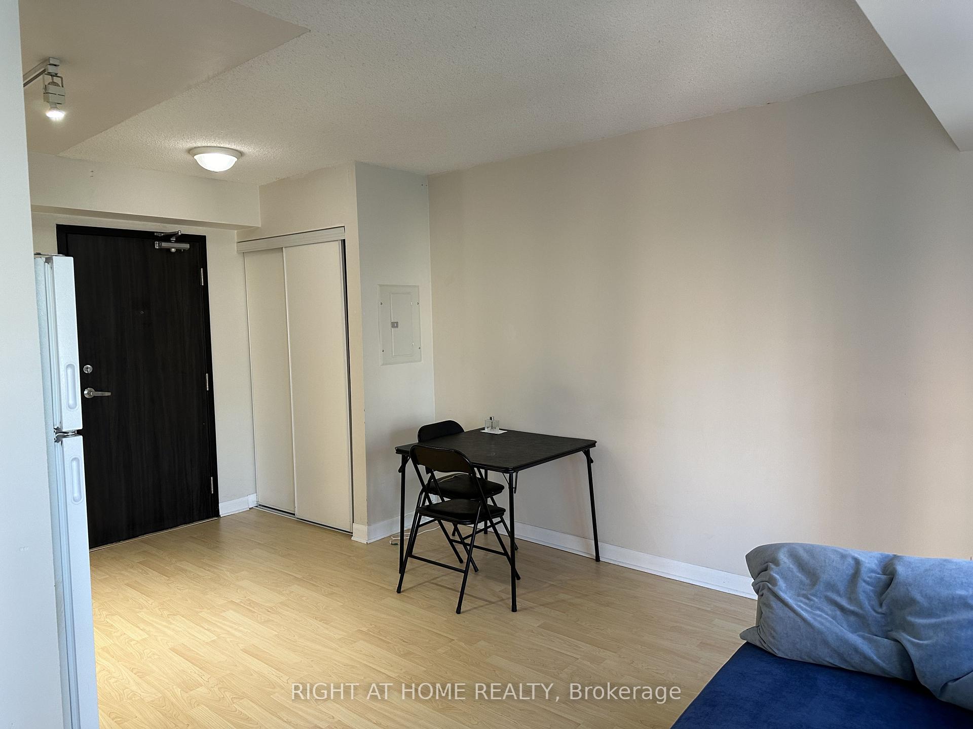 Photo 8 of Unit 914, 210 Victoria Street, Toronto, Church-Yonge Corridor — HOMEH