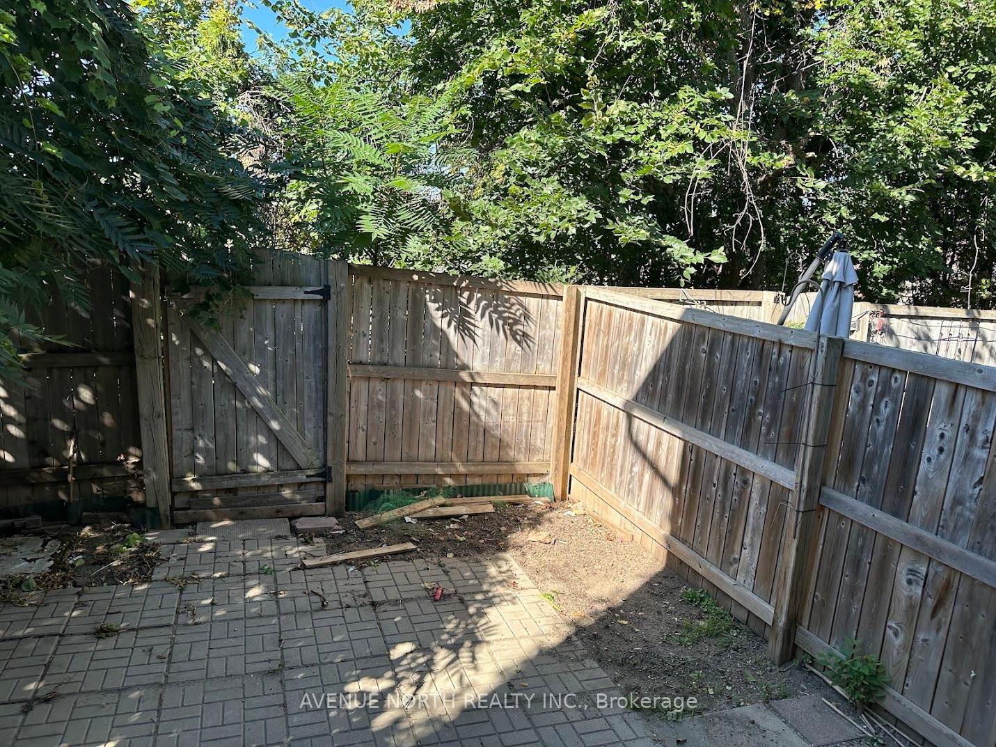 Photo 2 of 1790 Dondale St Street, Ottawa, Pineview — HOMEH