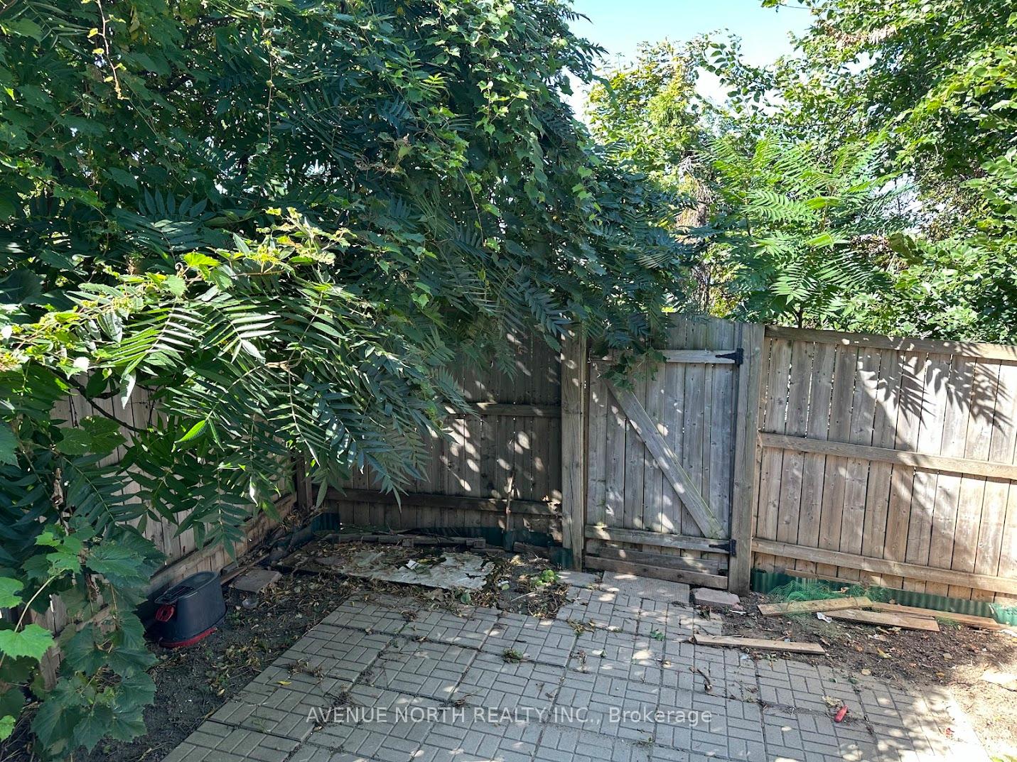 Photo 3 of 1790 Dondale St Street, Ottawa, Pineview — HOMEH