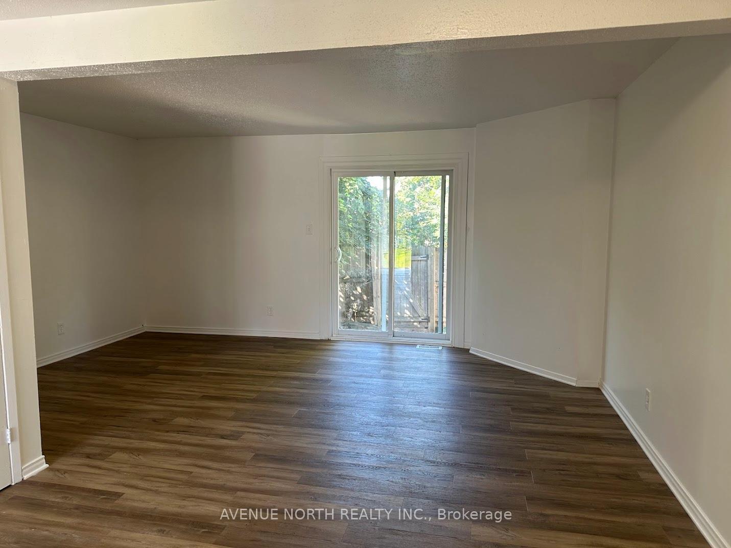 Photo 5 of 1790 Dondale St Street, Ottawa, Pineview — HOMEH