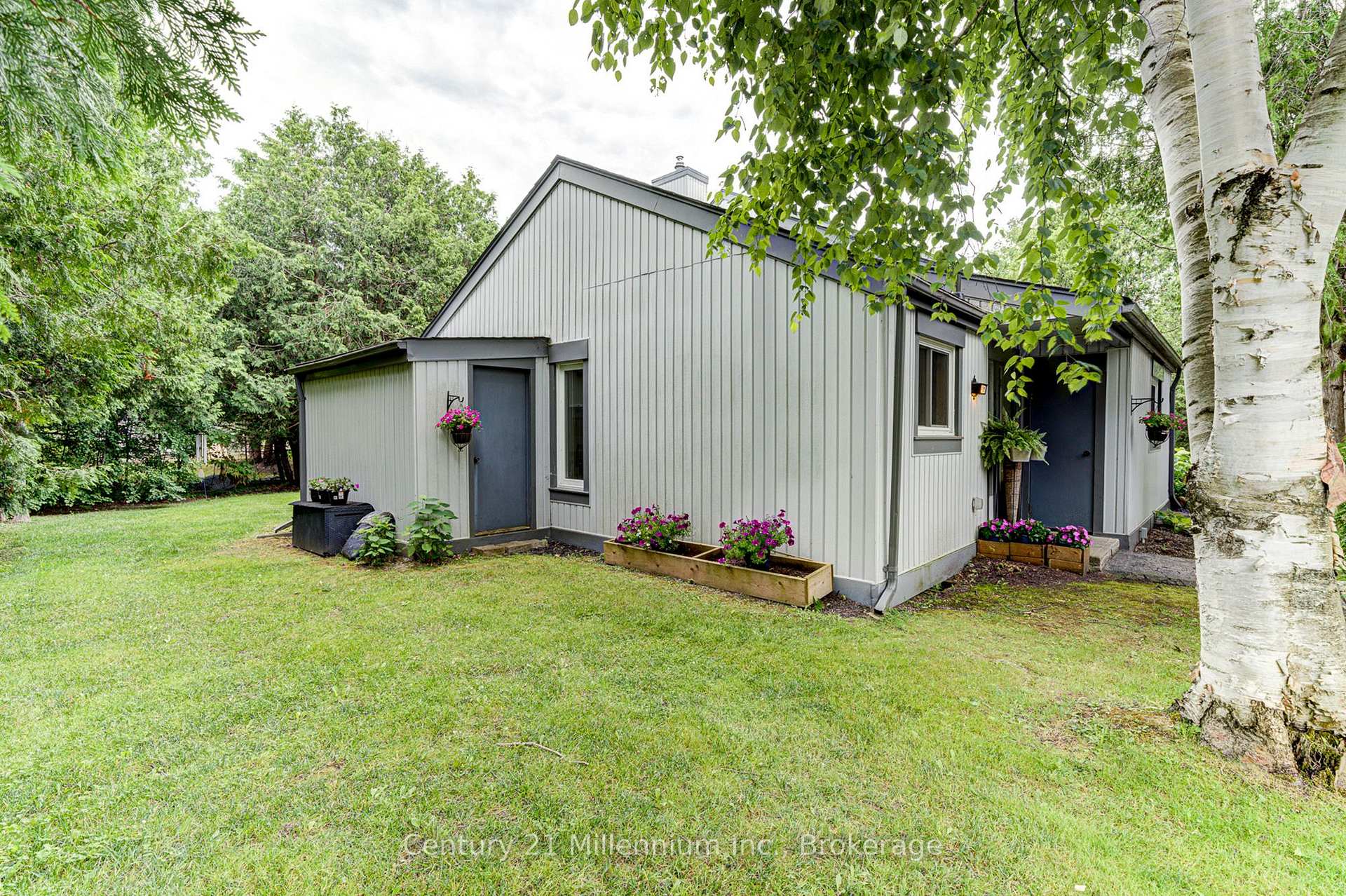 Photo 5 of Unit 405, 12 Dawson Drive, Collingwood — HOMEH