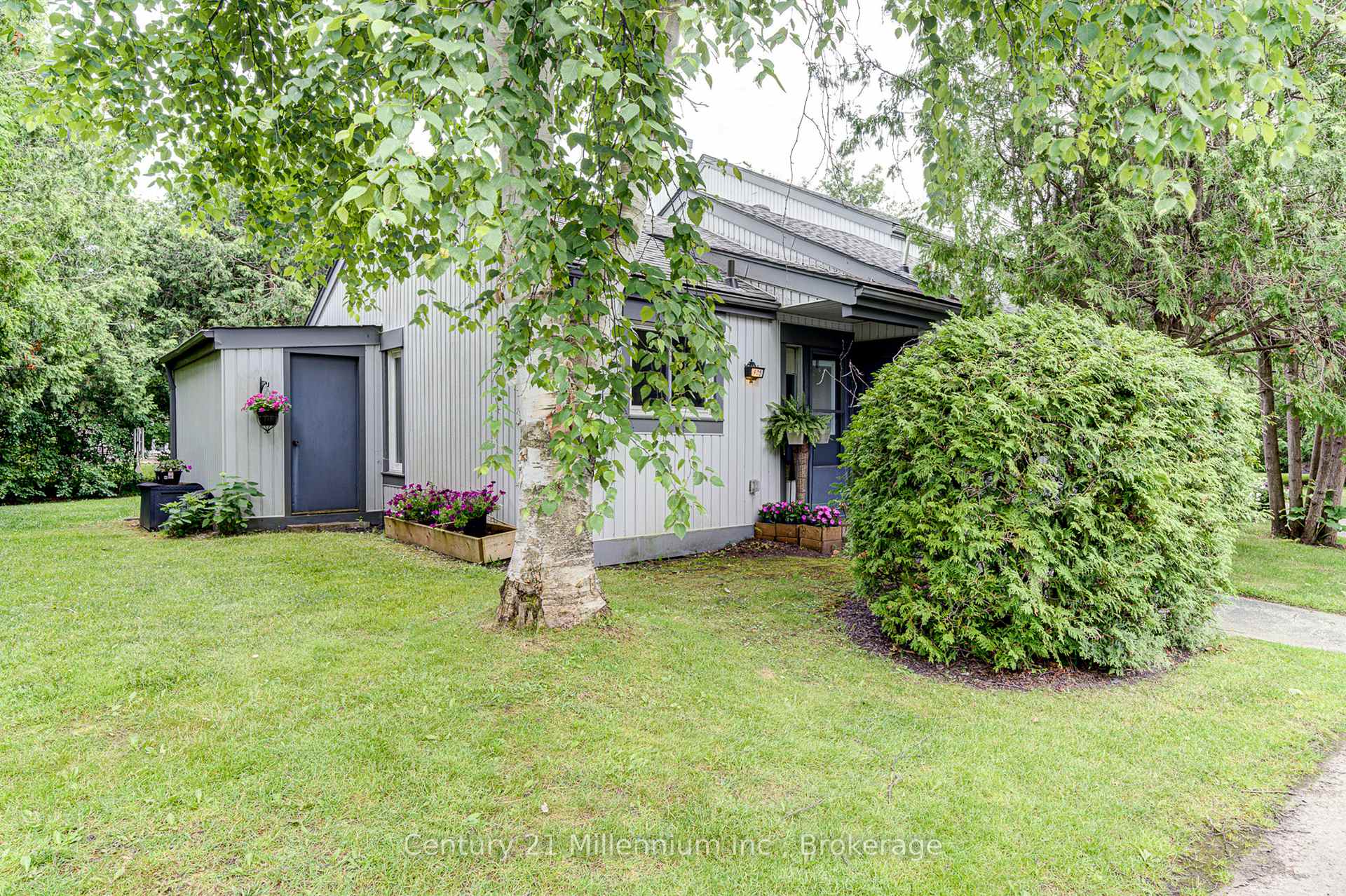 Photo 2 of Unit 405, 12 Dawson Drive, Collingwood — HOMEH