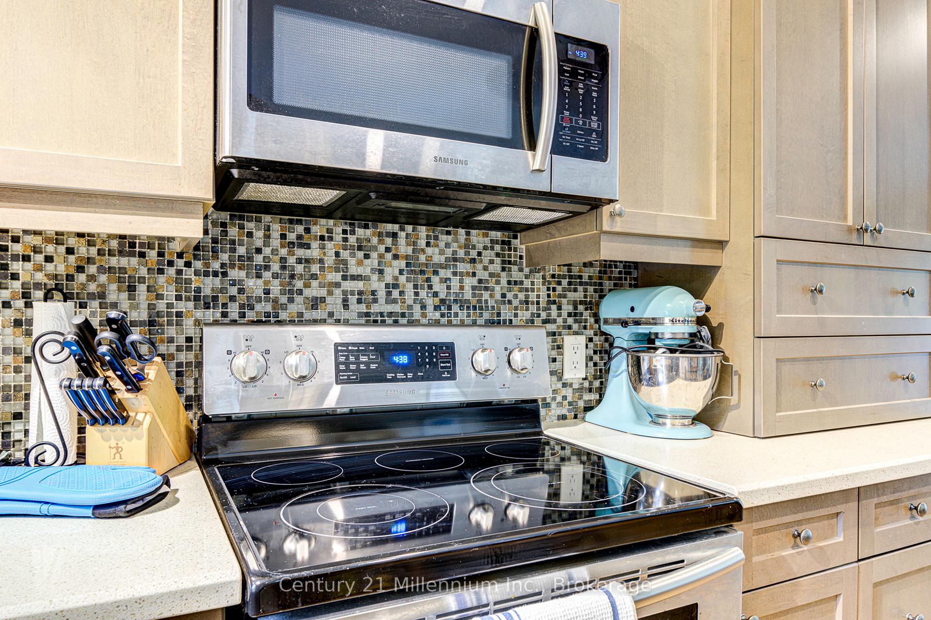 Photo 31 of Unit 405, 12 Dawson Drive, Collingwood — HOMEH