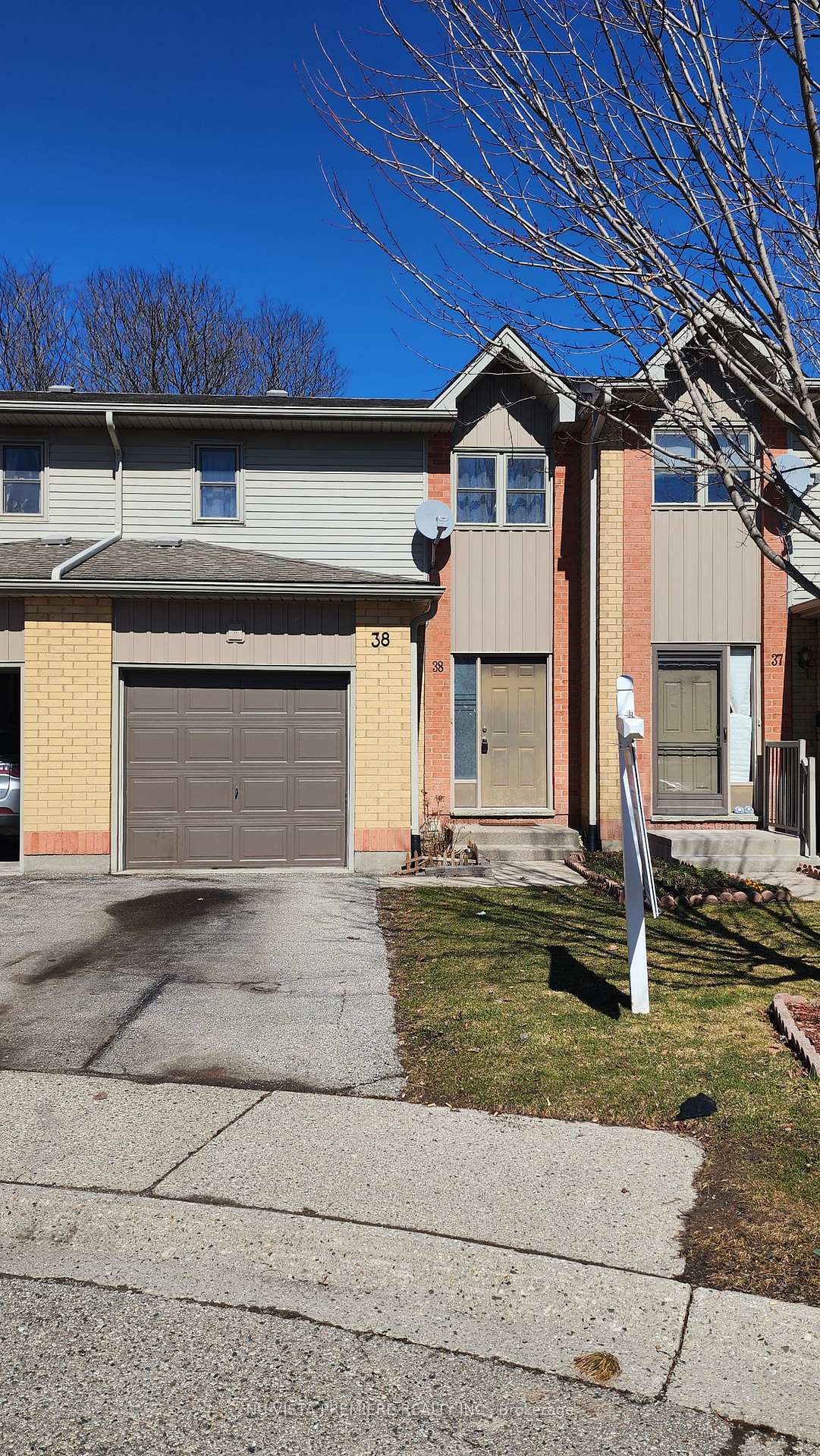 Photo 3 of Unit 38, 1199 Hamilton Road, London, East P — HOMEH