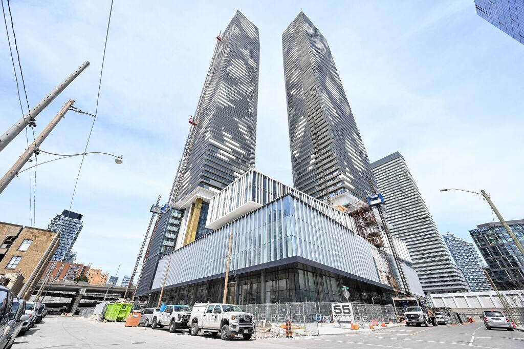 Photo 4 of Unit 2305, 55 Cooper Street, Toronto, Waterfront Communities — HOMEH