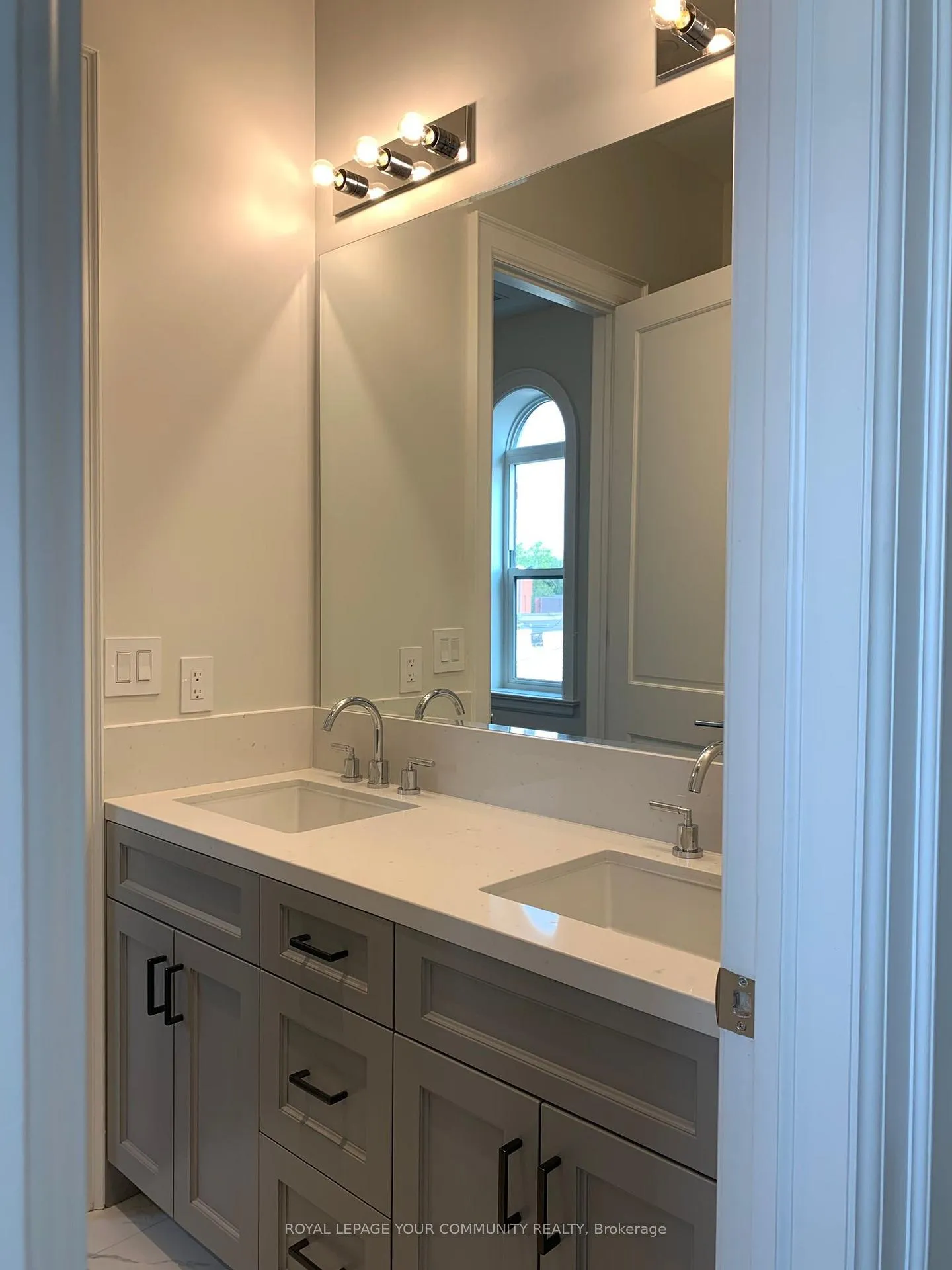 Photo 15 of Unit 3, 208 Main St. Unionville Street, Markham, Unionville — HOMEH