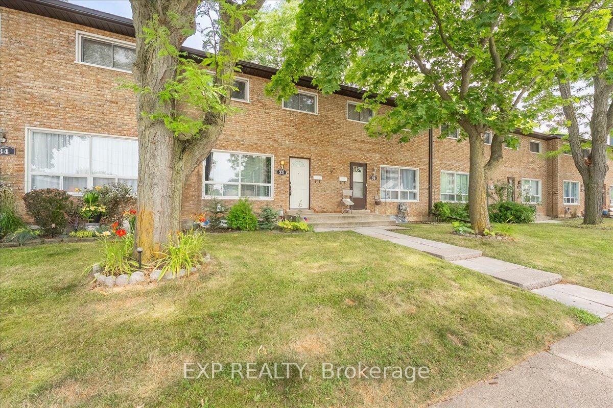 Photo 2 of 32 Riverdale Drive, Hamilton, Riverdale — HOMEH