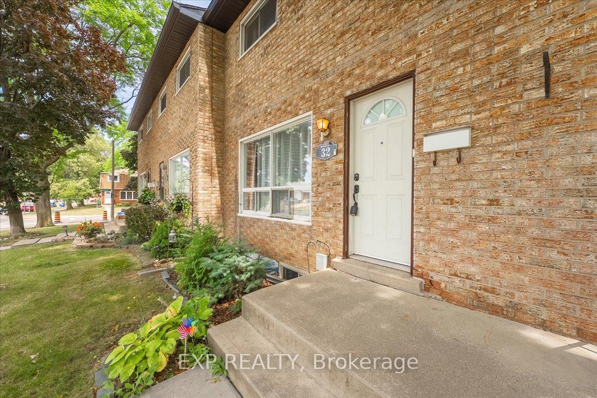 Photo 4 of 32 Riverdale Drive, Hamilton, Riverdale — HOMEH