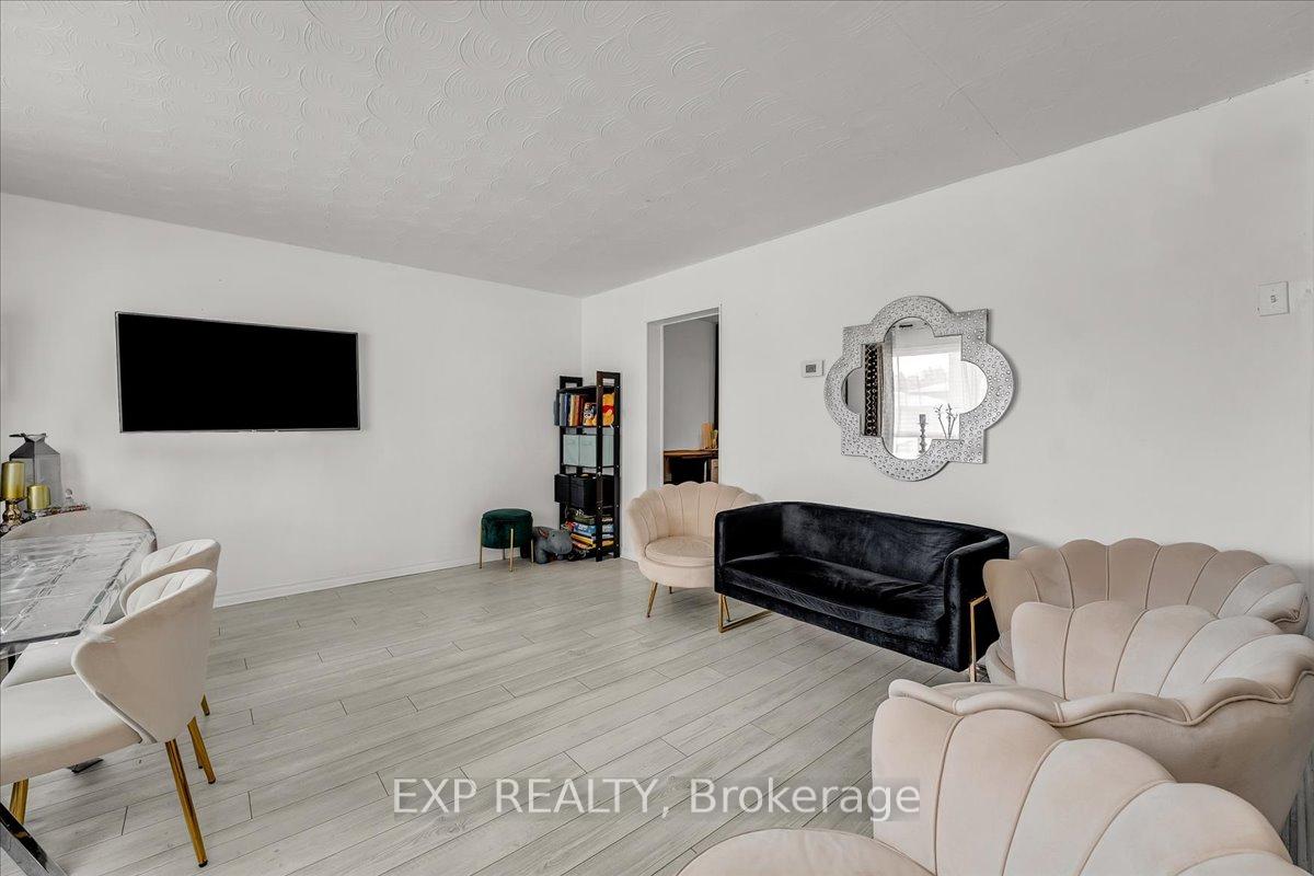 Photo 8 of 32 Riverdale Drive, Hamilton, Riverdale — HOMEH