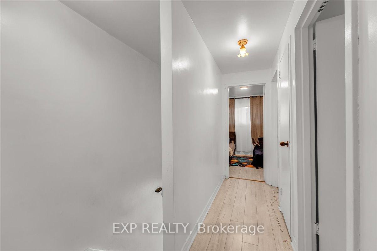 Photo 21 of 32 Riverdale Drive, Hamilton, Riverdale — HOMEH