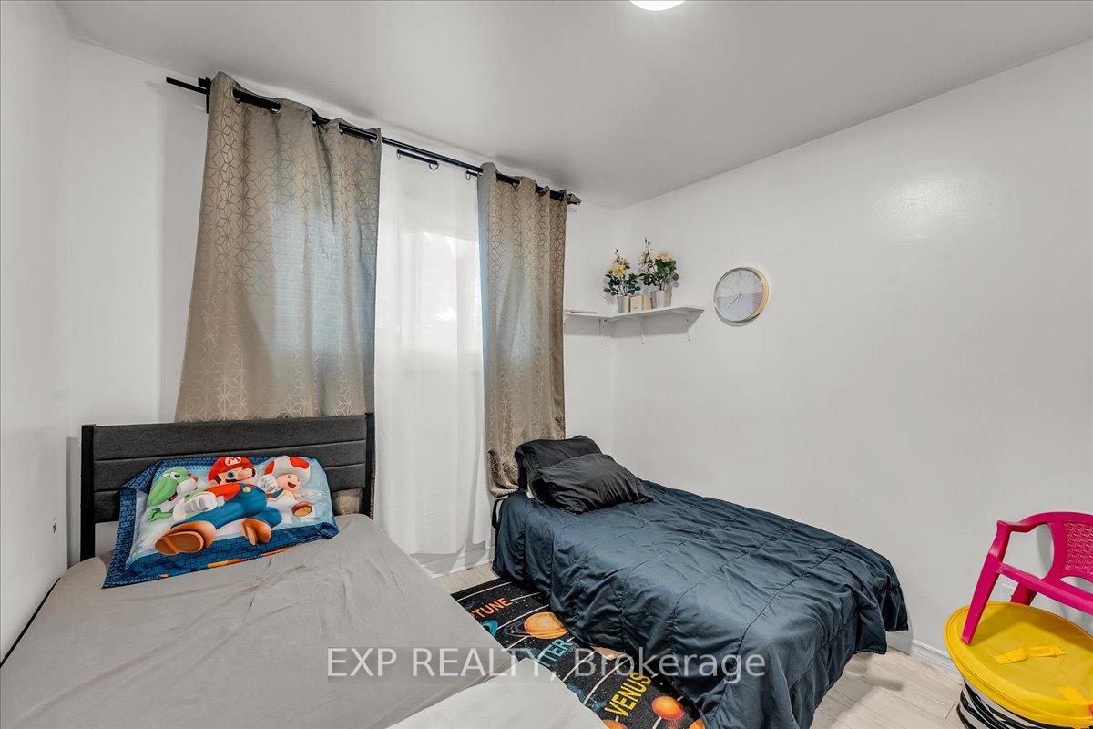 Photo 24 of 32 Riverdale Drive, Hamilton, Riverdale — HOMEH