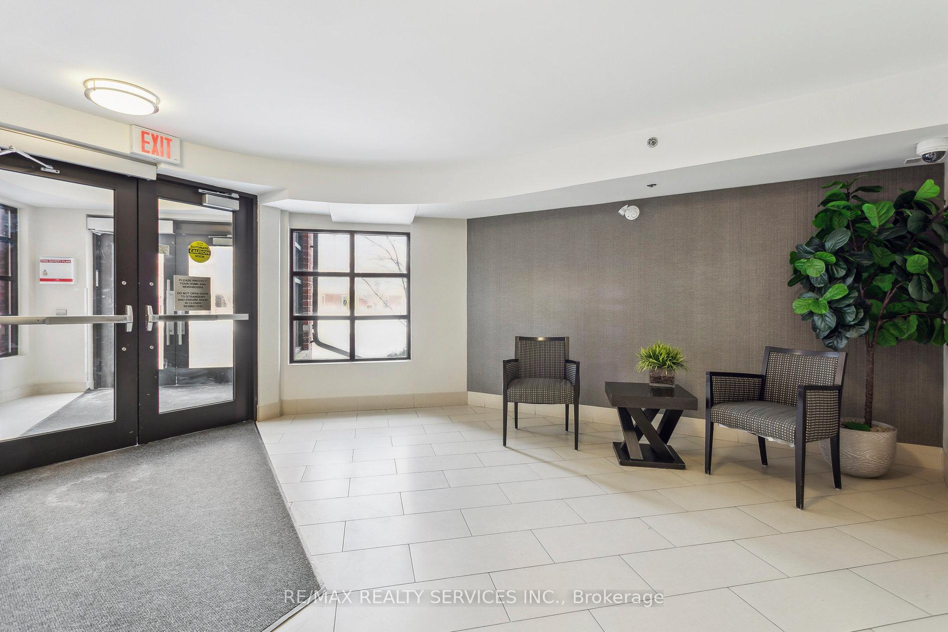 Photo 3 of Unit 117, 3070 Rotary Way, Burlington, Alton — HOMEH